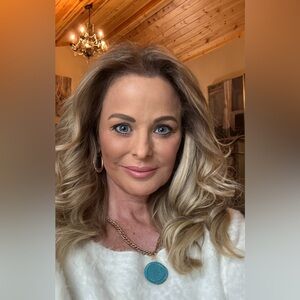 Meet your Posher, Angie